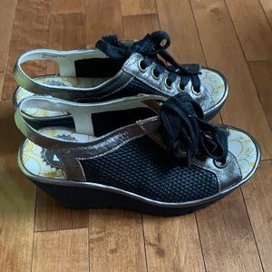 38 Wide Fly London Menorca Black/bronze like new